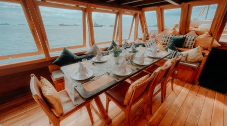 Dining Area Navila Boat