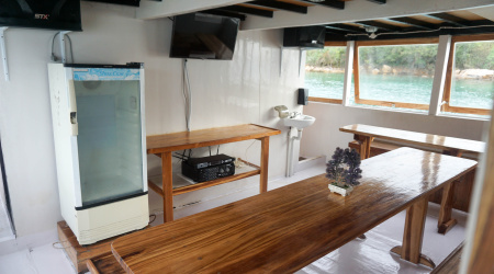 Sipakatau Boat Dining table