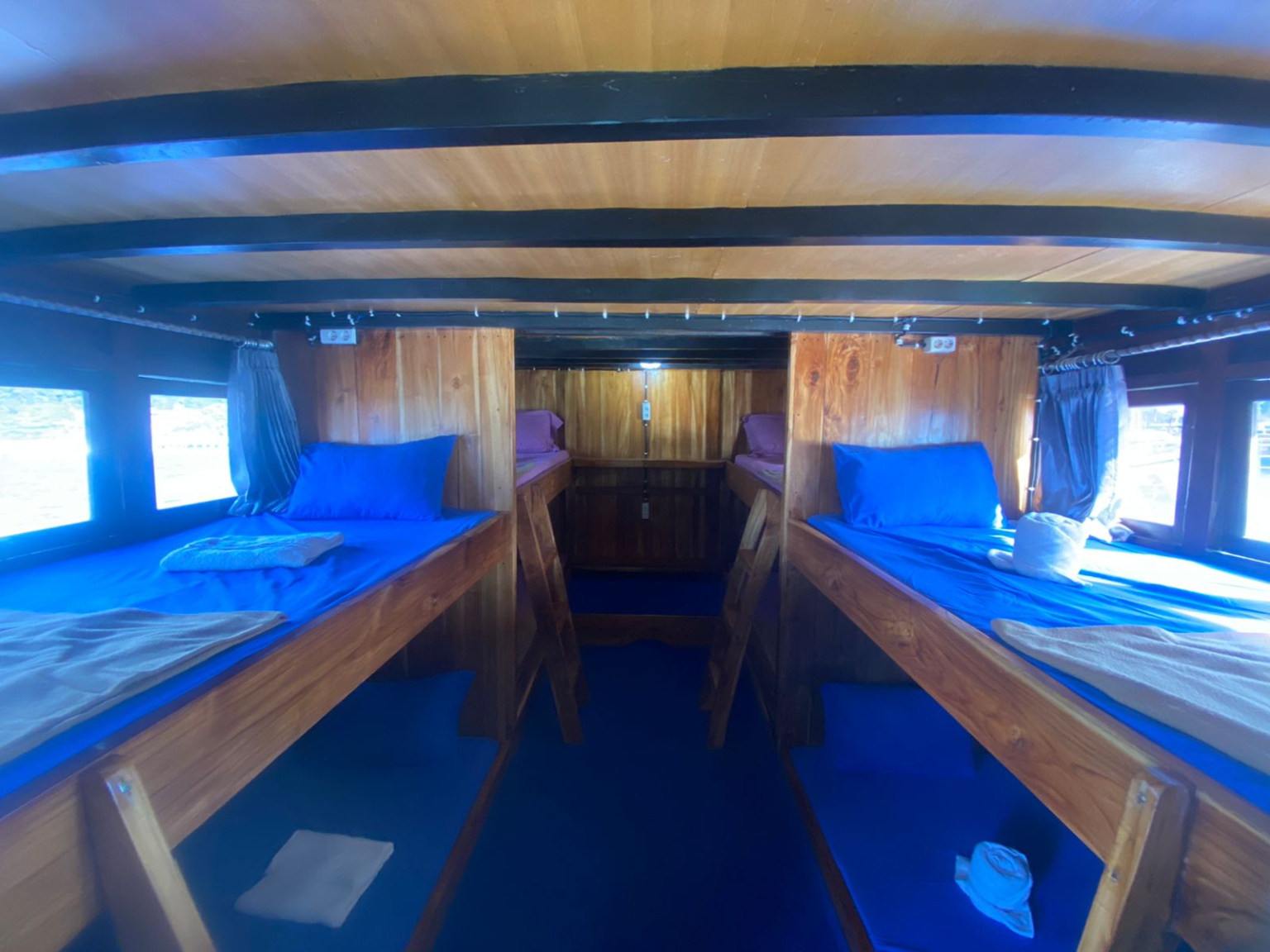 open-trip-komodo-3d2n-sipakatau-single-bunk-bed-cabin-sailing-komodo